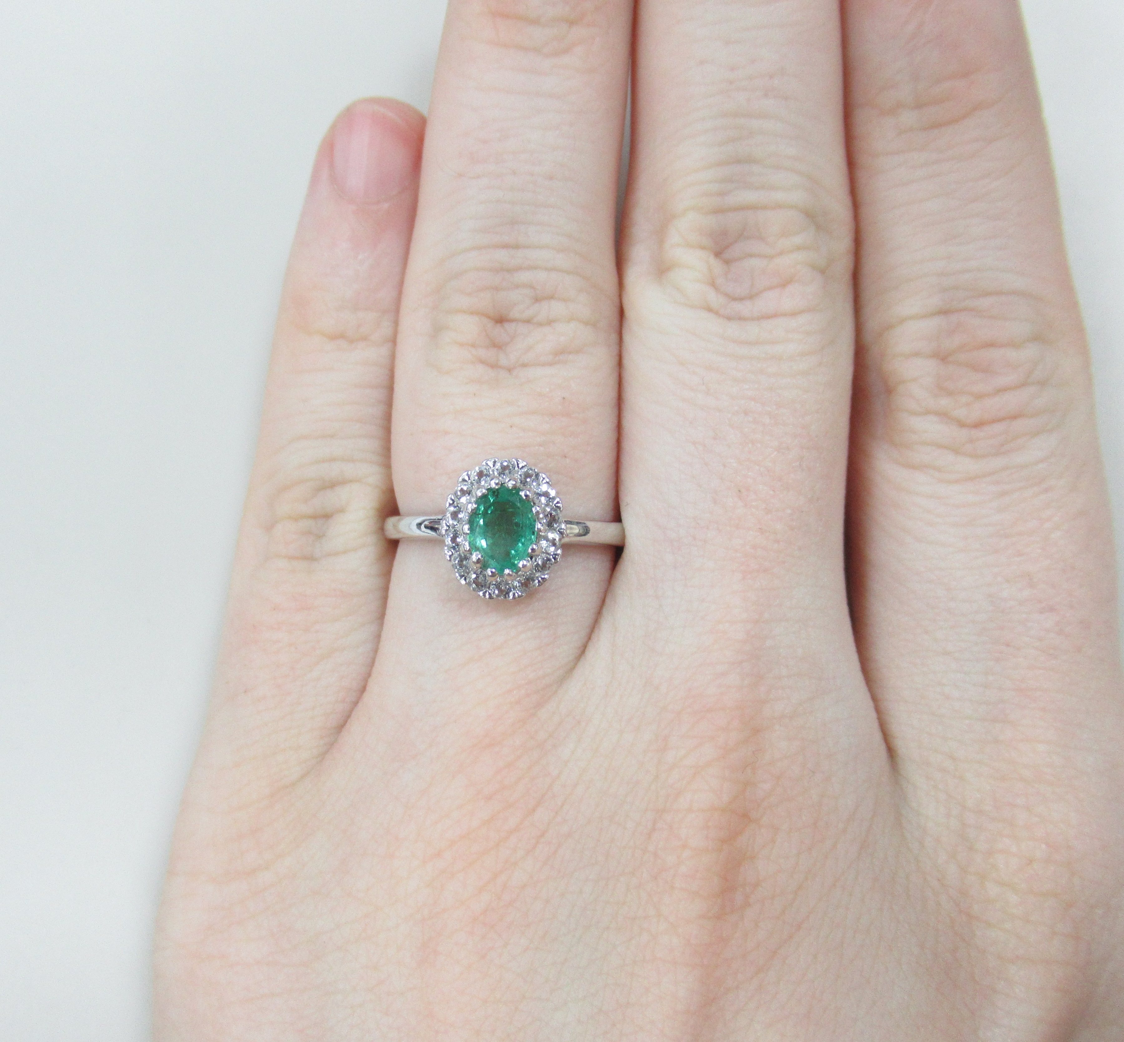 Серебряное кольцо с изумрудом